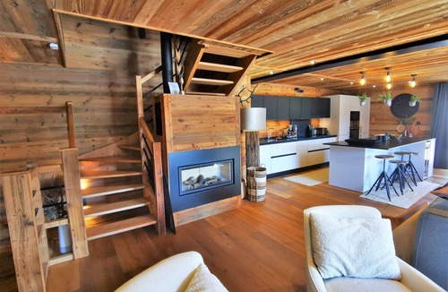 Les Gets Ski Chalet | Spacious 5* chalet with jacuzzi and sauna, pets allowed