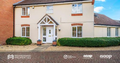 Peterborough Apartment | Spacious 5 Double Bedroom Family Home with 2 Bathrooms plus WC includes Driveway Parking and Extended Lounge and Dining Room plus Private Rear Garden in a Great Location