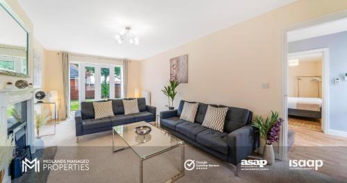 Peterborough Apartment | Spacious 5 Double Bedroom Family Home with 2 Bathrooms plus WC includes Driveway Parking and Extended Lounge and Dining Room plus Private Rear Garden in a Great Location