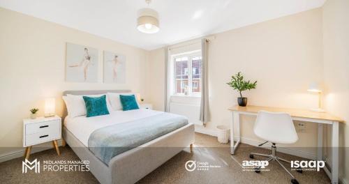 Peterborough Apartment | Spacious 5 Double Bedroom Family Home with 2 Bathrooms plus WC includes Driveway Parking and Extended Lounge and Dining Room plus Private Rear Garden in a Great Location