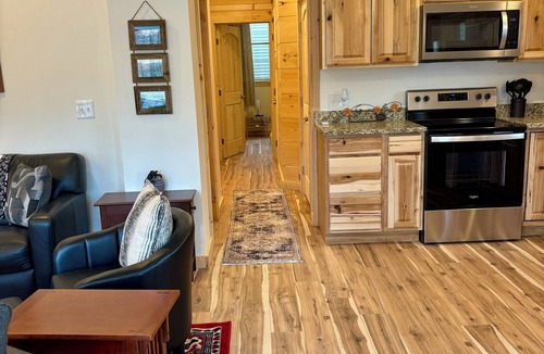 Fairview Cabin | Spacious 5-king bedroom cabin with private bathrooms minutes from Asheville.