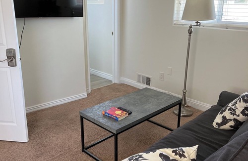 Estates at Canyon Crest House | Spacious 5-Master suite house in UC Riverside with individual AC, WiFi. Enjoy!