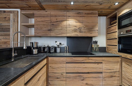 Val-d'Isere Apartment | Spacious 5-Room Apartment for 8 with Fireplace and Parking in Val d'Isère