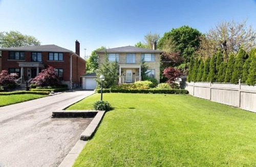 Armour Heights House | Spacious 5500 SQF Home 6 Bdrms and 3 and Half Bath