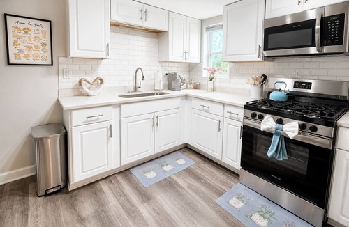 Westmont House | Spacious 5BD 2BA Home Close To Oakbrook