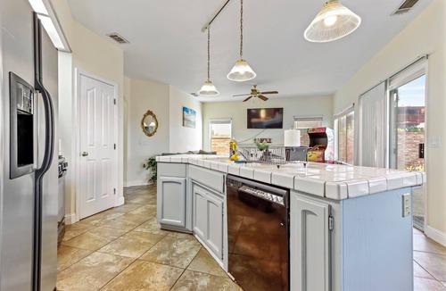 Elk Grove House | Spacious 5BD 3BR Home with Pool table & Air hockey table in Safe Neighborhood