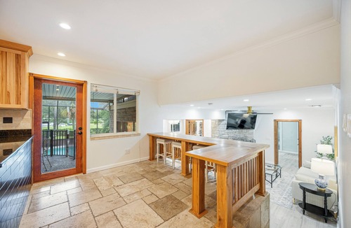 Lakeland Highlands House | Spacious 5bd Oasis in Lakeland w/Pool & Event Space + Full Gym