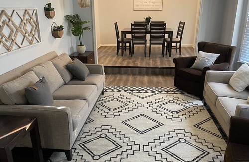 Grandview House | Spacious 5Bdrm-1K,3Q,2F,1T + 2 fully equipped kitchens
