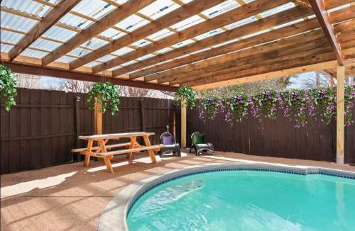 Grand Prairie House | Spacious 5BR 2,5BA Holiday Home with Poo