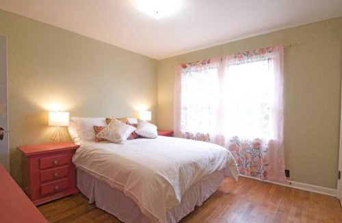 Oak Harbor House | Spacious 5BR 2BA Home - Fenced Yard, BBQ, Fire Pit