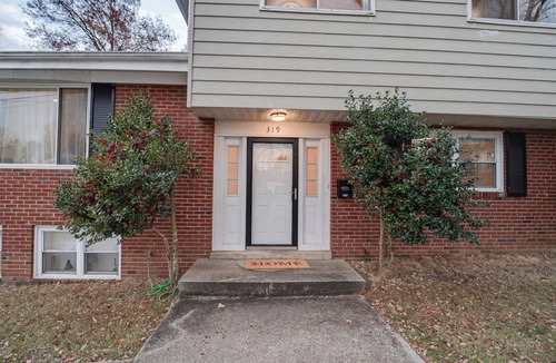 Oxon Hill House | Spacious 5BR/3 full BR Radiant Home 2 minutes from MGM/NAtional Harbor