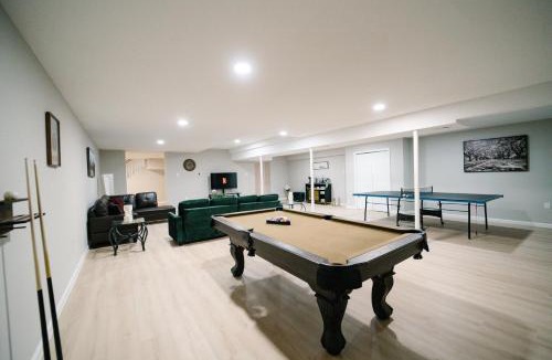 Hunter Mill Villa | Spacious 5BR 3BA Free Parking Minutes to DC with Pool