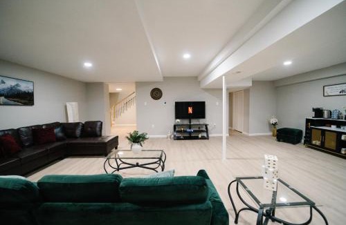 Hunter Mill Villa | Spacious 5BR 3BA Free Parking Minutes to DC with Pool