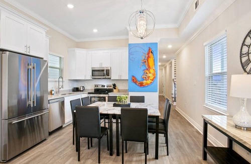 Tulane - Gravier House | Spacious 5BR/5BA w/Parking Near FQ & Superdome