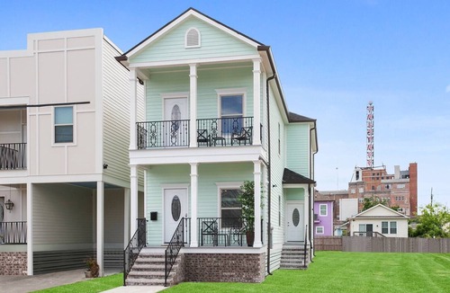Tulane - Gravier House | Spacious 5BR/5BA w/Parking Near FQ & Superdome