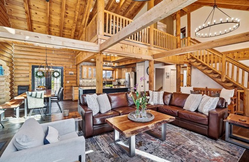 Breckenridge House | Spacious 5BR American Way Chalet in Breckenridge with mountain views!