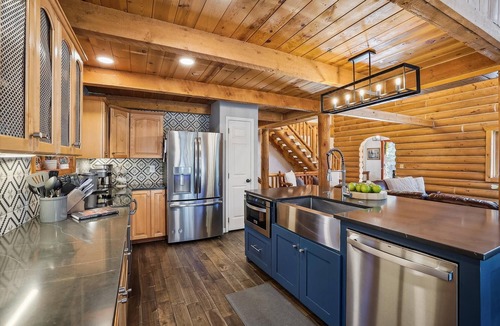 Breckenridge House | Spacious 5BR American Way Chalet in Breckenridge with mountain views!