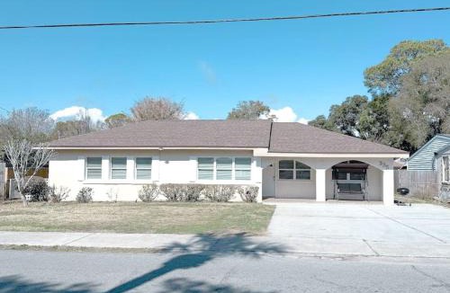 Fort Walton Beach Villa | Spacious 5BR Beach Villa -1 Minute to Beach