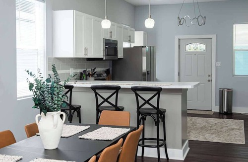 Indianapolis House | Spacious 5BR Bungalow with En-Suites