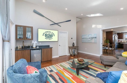 Milton House | Spacious 5BR Executive Retreat - 10 Min to Boston