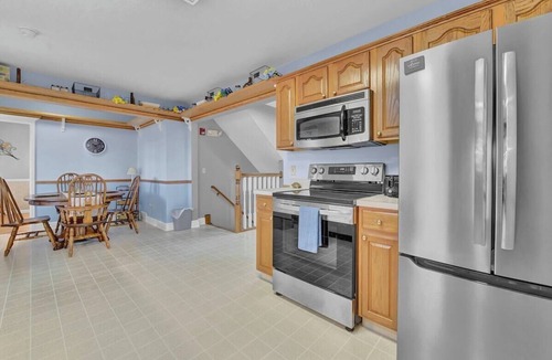 LaGrange House | Spacious 5BR Family Golf Oberlin-College Downtown