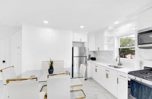 Bryn Mawr House | Spacious 5BR Home Free Parking Easy Access to NYC