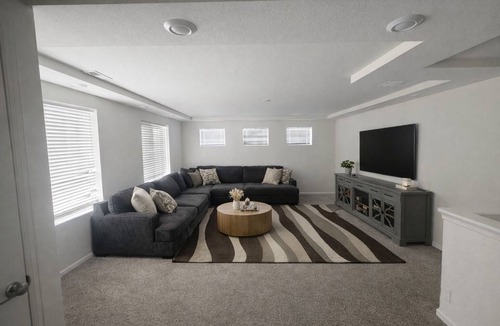 Green Valley Ranch House | Spacious 5BR Home-Ideal for Monthly Stays