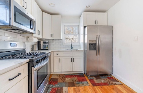 Hempstead House | Spacious 5BR Home Near NYC & JFK | Sleeps 12 | W/D