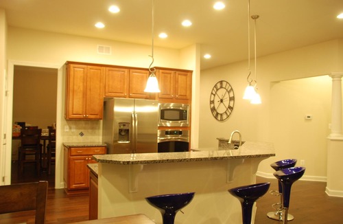 The Glade House | Spacious 5BR House, 2 pools & pickle ball, bike to beach, linen provided