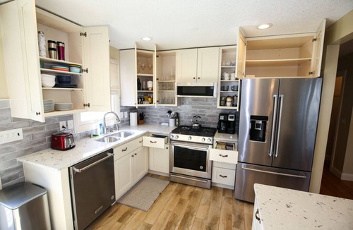 St. Anthony West House | Spacious 5BR in NE Arts District by Lux Life