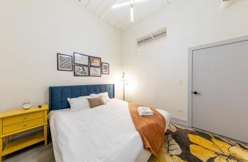 Near South Side Apartment | Spacious 5BR Luxury Suite Perfect for Groups with Gym Access and Optional Parking Near McCormick Place, Grant Park and Soldier Field