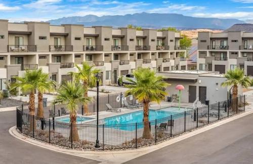 St. George House | Spacious 5BR Resort Waterpark Access Sleeps 16