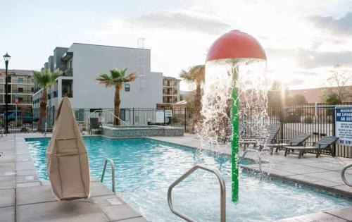 St. George House | Spacious 5BR Resort Waterpark Access Sleeps 16