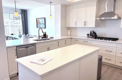 Southeast Calgary House | Spacious 5BR Retreat w/Hot Tub, Fire Pit, Gym & Movie Room