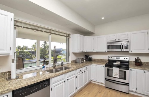 Venetian Shores House | Spacious 5BR San Remo Canalfront iwith hot tub in Islamorada, perfect for 10 guests.