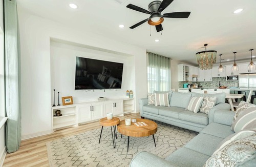 Surfside Beach House | Spacious 5BR Surfside Beach House with Sea Views