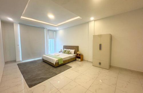 Ruessei Kaev House | Spacious 5BR Townhouse in Central Phnom Penh