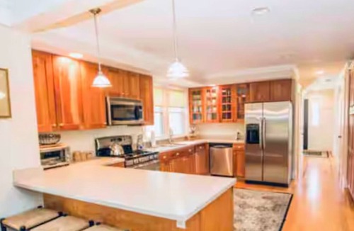 Tisbury House | Spacious 5BR Vineyard Haven Home - Walk to Town, Bike to Tashmoo - Sleeps 10!
