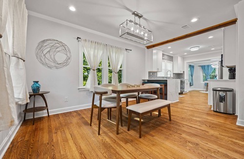Church Street House | Spacious 5BR Yard Access Grant Park - Holiday Home