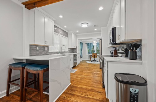 Church Street House | Spacious 5BR Yard Access Grant Park - Holiday Home