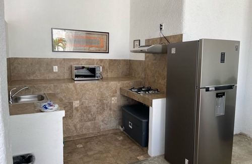 Joyas De Brisamar House | Spacious 6-bedroom house with AC and WiFi in lovely Acapulco de Juárez