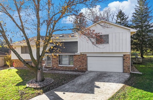 Ames House | Spacious 6-bed 3-bath retreat next to park—ideal for family & group getaways