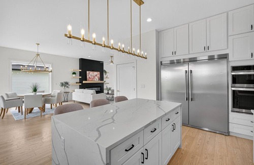 Waukee House | Spacious 6 bed home minutes from Palms Theater, shops and restaurants.