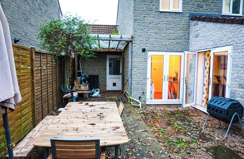 Staple Hill House | Spacious 6 Bed House, 10 Minutes from Centre with Parking, Ideal for Contractors