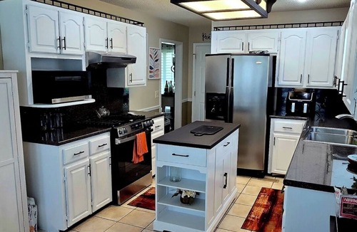 Pleasant Grove House | Spacious 6-bedroom house in Pleasant Grove with AC, WiFi, fitness room, pool
