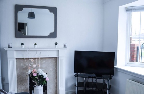 Stonnall House | Spacious 6 Bedroom House Near City Centre