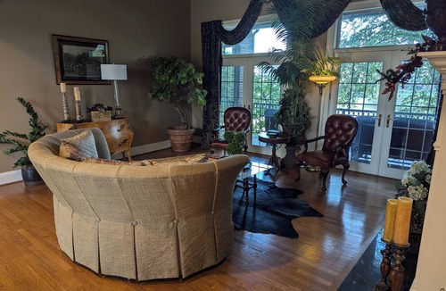 Lexington House | Spacious 6-Bedroom House Near Keeneland & UK Football