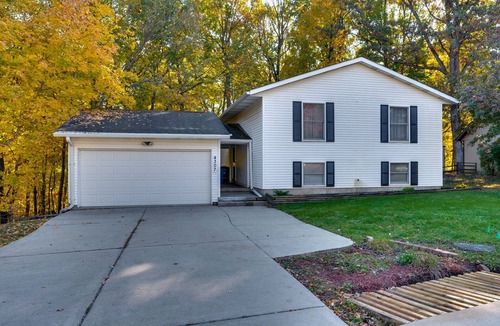 Lafayette House | Spacious 6 Bedroom House Minutes from Purdue