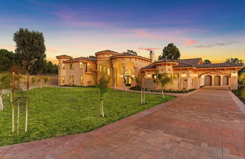 Woodcrest House | Spacious 6-bedroom house in beautiful Riverside Mansion