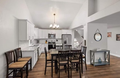 Sonora House | Spacious 6-bedroom home with ping pong table & large yard in enchanting Sonora